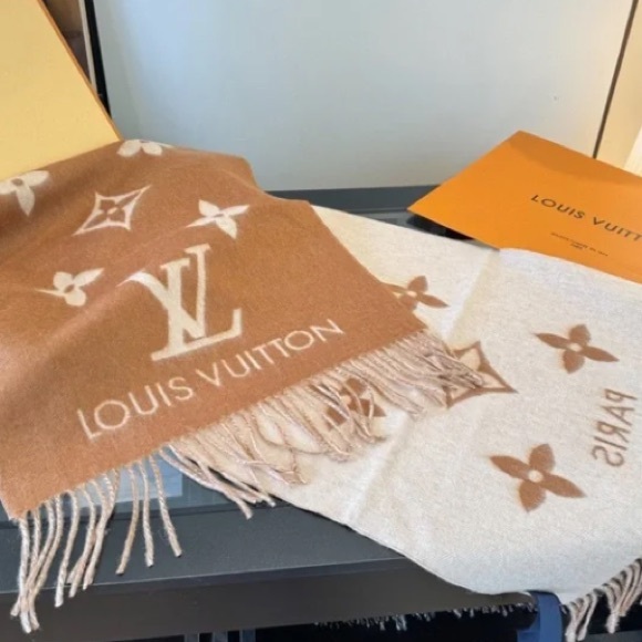 Louis Vuitton Shawl - Picture 2 of 7